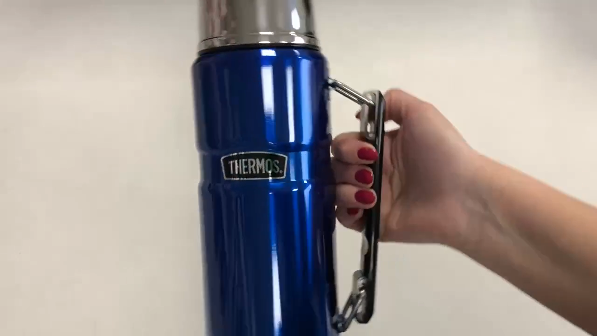 Обзор Thermos SK 2010. Яркий и стильный термос с высокой герметичностью,  поворотной пробкой и инновационной технологией вакуумизации